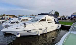 Sealine 330 Statesman - Fifty Fifty - 6 Berth Flybridge motor cruiser