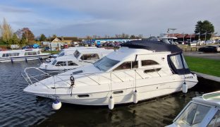 Sealine 330 Statesman - Fifty Fifty - 6 Berth Flybridge motor cruiser