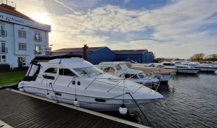 Sealine 330 Statesman - Fifty Fifty - 6 Berth Flybridge motor cruiser