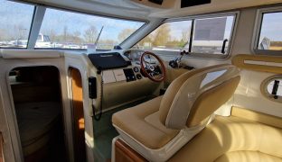 Sealine 330 Statesman - Fifty Fifty - 6 Berth Flybridge motor cruiser