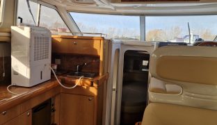 Sealine 330 Statesman - Fifty Fifty - 6 Berth Flybridge motor cruiser