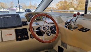 Sealine 330 Statesman - Fifty Fifty - 6 Berth Flybridge motor cruiser