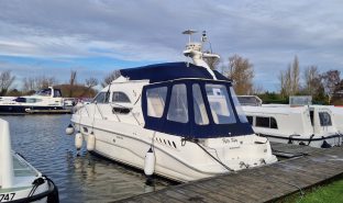 Sealine 330 Statesman - Fifty Fifty - 6 Berth Flybridge motor cruiser