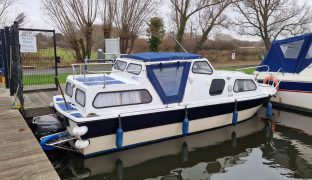 Weston 670 - Lady Dina - 4 Berth 22ft Inland cruiser