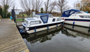 Weston 670 - Lady Dina - 4 Berth 22ft Inland cruiser