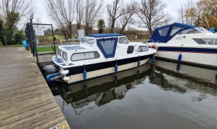Weston 670 - Lady Dina - 4 Berth 22ft Inland cruiser