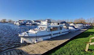 Tri-Star 24 - Snow Goose - 4 Berth Inland cruiser 