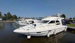 Sealine 330 Statesman - Fifty Fifty - 6 Berth Flybridge motor cruiser