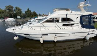Sealine 330 Statesman - Fifty Fifty - 6 Berth Flybridge motor cruiser