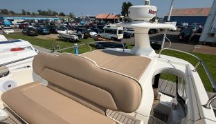 Sealine 330 Statesman - Fifty Fifty - 6 Berth Flybridge motor cruiser