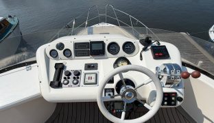 Sealine 330 Statesman - Fifty Fifty - 6 Berth Flybridge motor cruiser