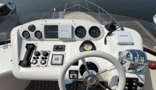 Sealine 330 Statesman - Fifty Fifty - 6 Berth Flybridge motor cruiser