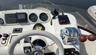 Sealine 330 Statesman - Fifty Fifty - 6 Berth Flybridge motor cruiser