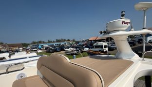 Sealine 330 Statesman - Fifty Fifty - 6 Berth Flybridge motor cruiser