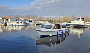 Sheerline Finesse 740 - ISLE OF JURA - 4 Berth Boat