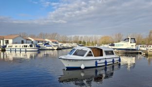 Sheerline Finesse 740 - ISLE OF JURA - 4 Berth Boat
