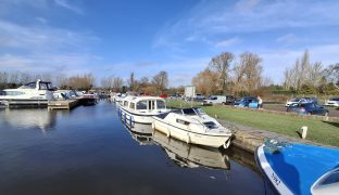 Quayline 18 - MEANDER - 2 Berth Day boat