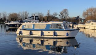 Hampton Safari MK II - HARLEQUIN - 4 Berth Inland cruiser