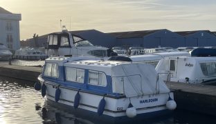 Hampton Safari MK II - HARLEQUIN - 4 Berth Inland cruiser