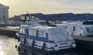 Hampton Safari MK II - HARLEQUIN - 4 Berth Inland cruiser