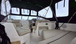 RINKER 250 FIESTA VEE - Chilli Pepper  - 4 Berth Sports Cruiser 