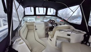 RINKER 250 FIESTA VEE - Chilli Pepper  - 4 Berth Sports Cruiser 