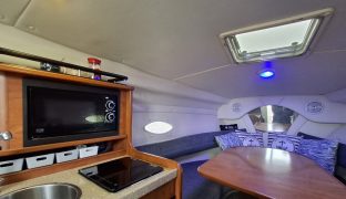 RINKER 250 FIESTA VEE - Chilli Pepper  - 4 Berth Sports Cruiser 