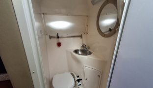 RINKER 250 FIESTA VEE - Chilli Pepper  - 4 Berth Sports Cruiser 