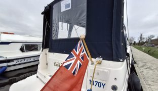 RINKER 250 FIESTA VEE - Chilli Pepper  - 4 Berth Sports Cruiser 