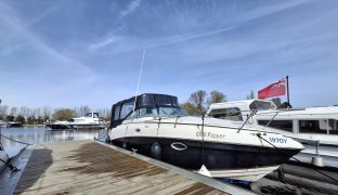 RINKER 250 FIESTA VEE - Chilli Pepper  - 4 Berth Sports Cruiser 