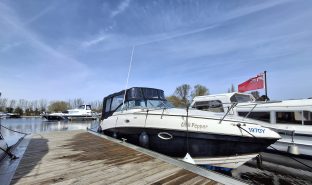 RINKER 250 FIESTA VEE - Chilli Pepper  - 4 Berth Sports Cruiser 