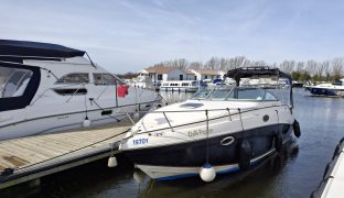 RINKER 250 FIESTA VEE - Chilli Pepper  - 4 Berth Sports Cruiser 