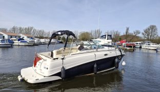 RINKER 250 FIESTA VEE - Chilli Pepper  - 4 Berth Sports Cruiser 