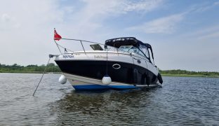 RINKER 250 FIESTA VEE - Chilli Pepper  - 4 Berth Sports Cruiser 