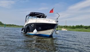 RINKER 250 FIESTA VEE - Chilli Pepper  - 4 Berth Sports Cruiser 