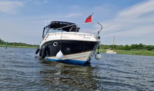 RINKER 250 FIESTA VEE - Chilli Pepper  - 4 Berth Sports Cruiser 