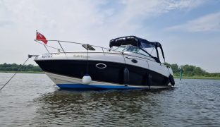 RINKER 250 FIESTA VEE - Chilli Pepper  - 4 Berth Sports Cruiser 