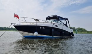 RINKER 250 FIESTA VEE - Chilli Pepper  - 4 Berth Sports Cruiser 