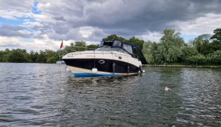 RINKER 250 FIESTA VEE - Chilli Pepper  - 4 Berth Sports Cruiser 