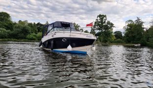 RINKER 250 FIESTA VEE - Chilli Pepper  - 4 Berth Sports Cruiser 