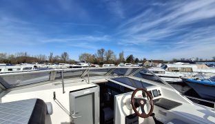 Faircraft 33 DC (Encounter) - OTIUM - 6 Berth Fixed canopy, dual steering with inboard engine