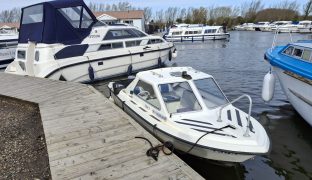 Ryds 500 - SUNEBERIE - Launch with cuddy and outboard motor