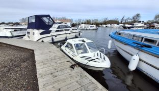 Ryds 500 - SUNEBERIE - Launch with cuddy and outboard motor