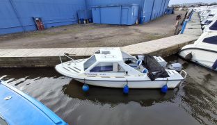 Ryds 500 - SUNEBERIE - Launch with cuddy and outboard motor