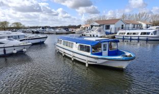 Horizon 35 - SILVER DREAM  - 6 Berth Inland cruiser 