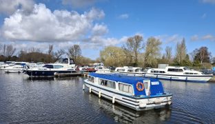 Horizon 35 - SILVER DREAM  - 6 Berth Inland cruiser 