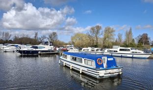 Horizon 35 - SILVER DREAM  - 6 Berth Inland cruiser 