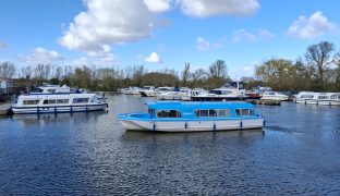 Horizon 35 - Sail Away11 - 5 Berth Inland cruiser 