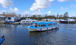 Horizon 35 - Sail Away11 - 5 Berth Inland cruiser 