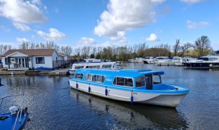 Horizon 35 - Sail Away11 - 5 Berth Inland cruiser 